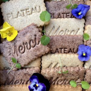 Plateau de biscuits (cookies, madeleines, sablés, etc.)