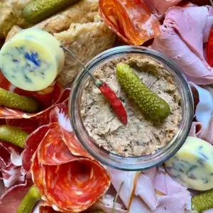 Plateau apéritif charcuterie. Traiteur pour entreprises parisiennes